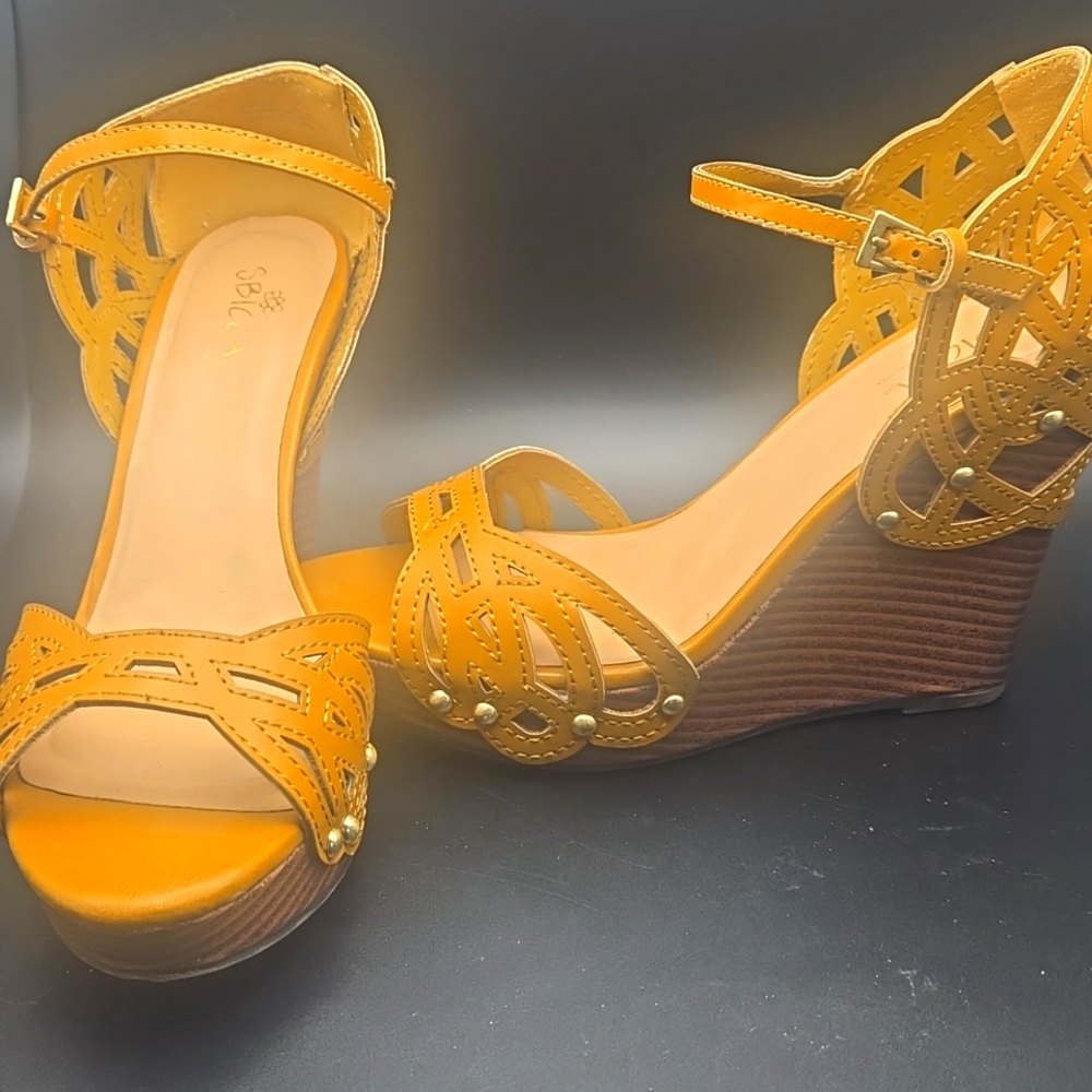 Sbicca mustard yellow wedges. Size 8